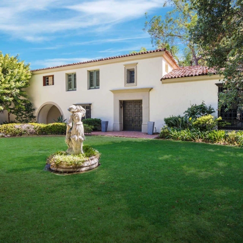 Contents of 6,000 sqft. Pacific Palisades Estate Photo