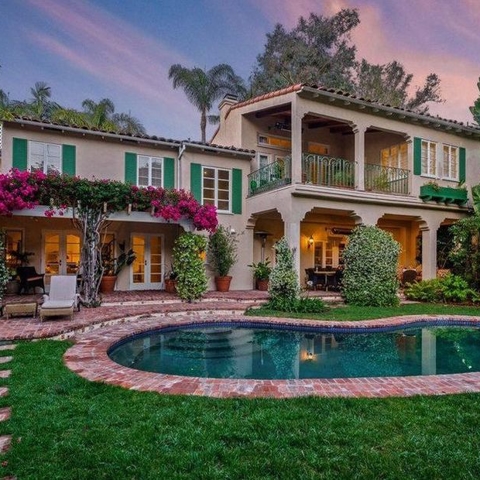 Contents of 5,000 sqft. Brentwood Estate Photo