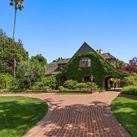 Contents of 6000 sqft historic San Marino estate Photo